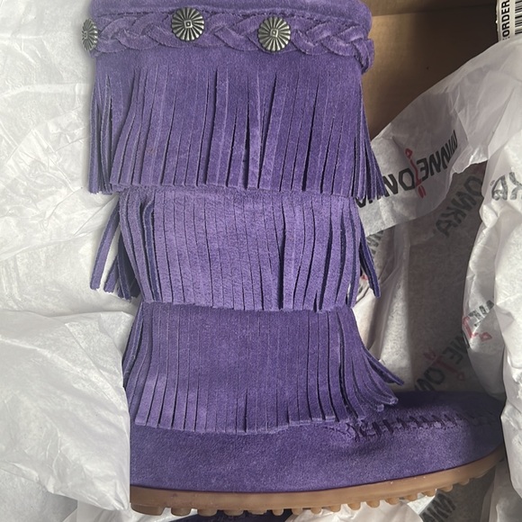 Minnetonka Fringe Boots - Picture 4 of 5